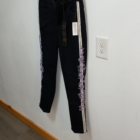 DG2 by Diane Gilman Black Classic Stretch Embroidered Stripe Skinny Jean Size 12 - Picture 11 of 13